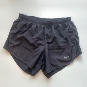 nike dri-fit black shorts (size xs)